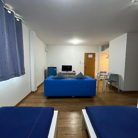 בנגקוק Dao Jaras Fah Hometel ดาวจรัสฟ้าโฮมเทล מראה חיצוני תמונה